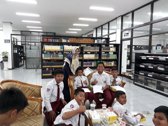 Membangun Budaya Membaca : Mendukung Gerakan Literasi Sekolah