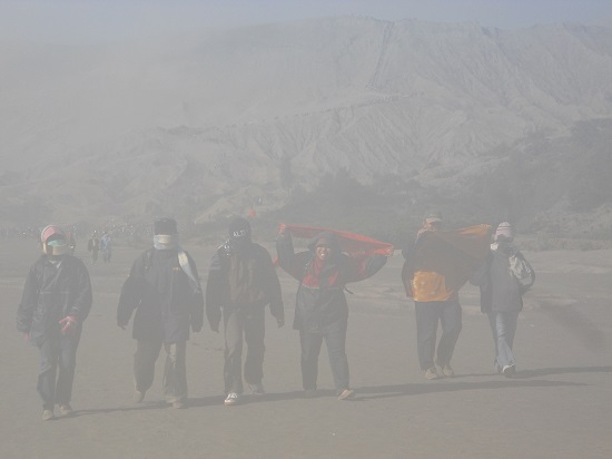 Kenangan Refresing Perpustakaan UMM Bromo 6 Maret 2012 waktu badai pasir.
  