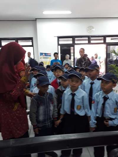 Kunjungan SD Muhammadiyah 4 Batu Malang Kelas 1 ( satu ) di Perpustakaan 10 Oktober 2018.
