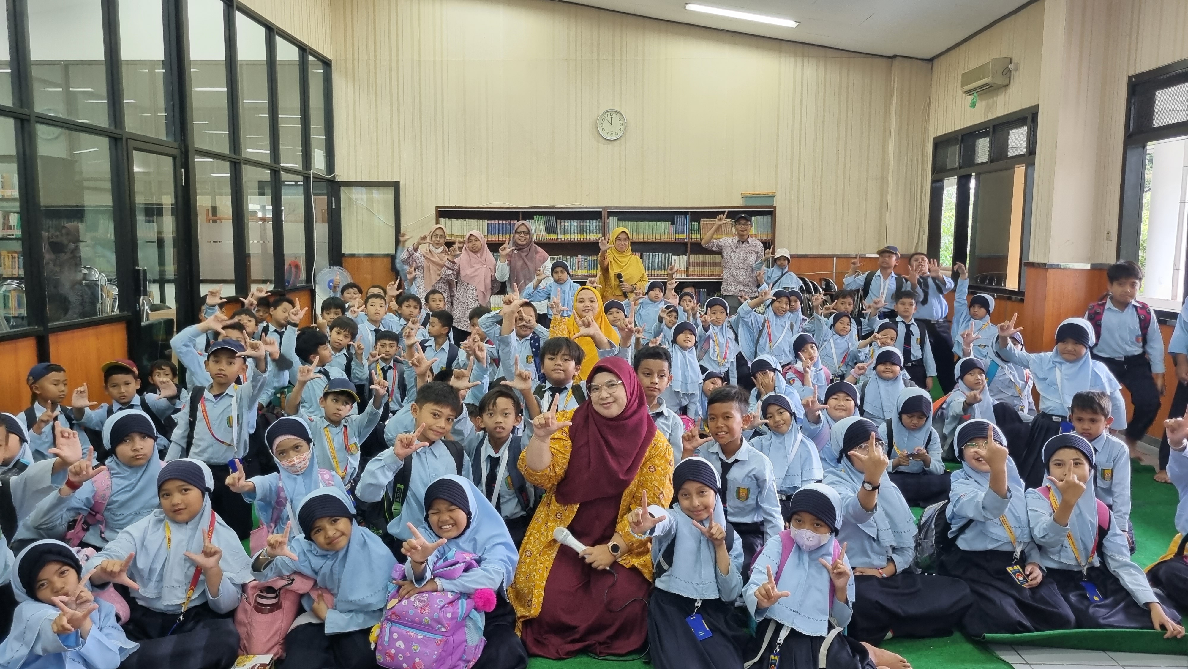 Kunjungan Anak - Anak Sekolah Dasar Muhammadiyah 4 Batu Malang ke Perpustakaan UMM