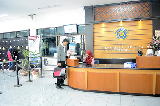 Layanan Administrasi Front Office Perpustakaan Pusat UMM